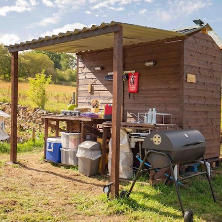 Roaches Retreat Family Glampsite, Rocky Reach Bell Tent With Outdoor Adventures And Campfire Nights Upper Hulme Εξωτερικό φωτογραφία