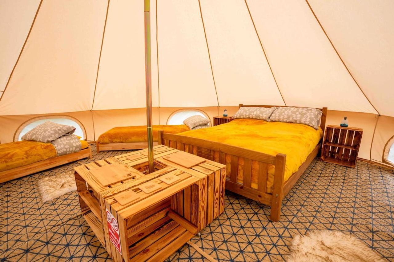 Roaches Retreat Family Glampsite, Rocky Reach Bell Tent With Outdoor Adventures And Campfire Nights Upper Hulme Εξωτερικό φωτογραφία