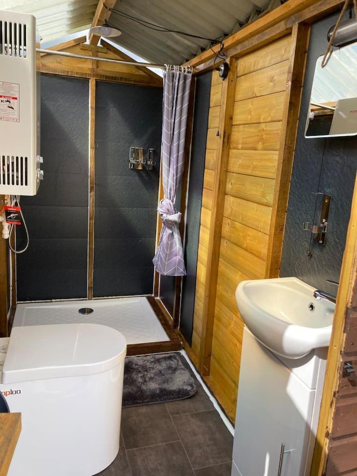Roaches Retreat Family Glampsite, Rocky Reach Bell Tent With Outdoor Adventures And Campfire Nights Upper Hulme Εξωτερικό φωτογραφία