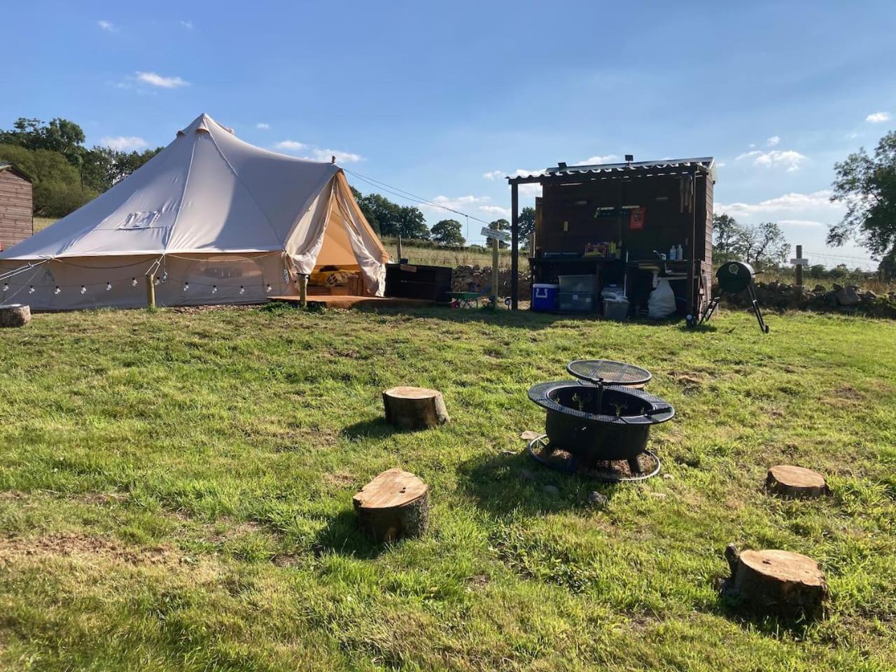 Roaches Retreat Family Glampsite, Rocky Reach Bell Tent With Outdoor Adventures And Campfire Nights Upper Hulme Εξωτερικό φωτογραφία