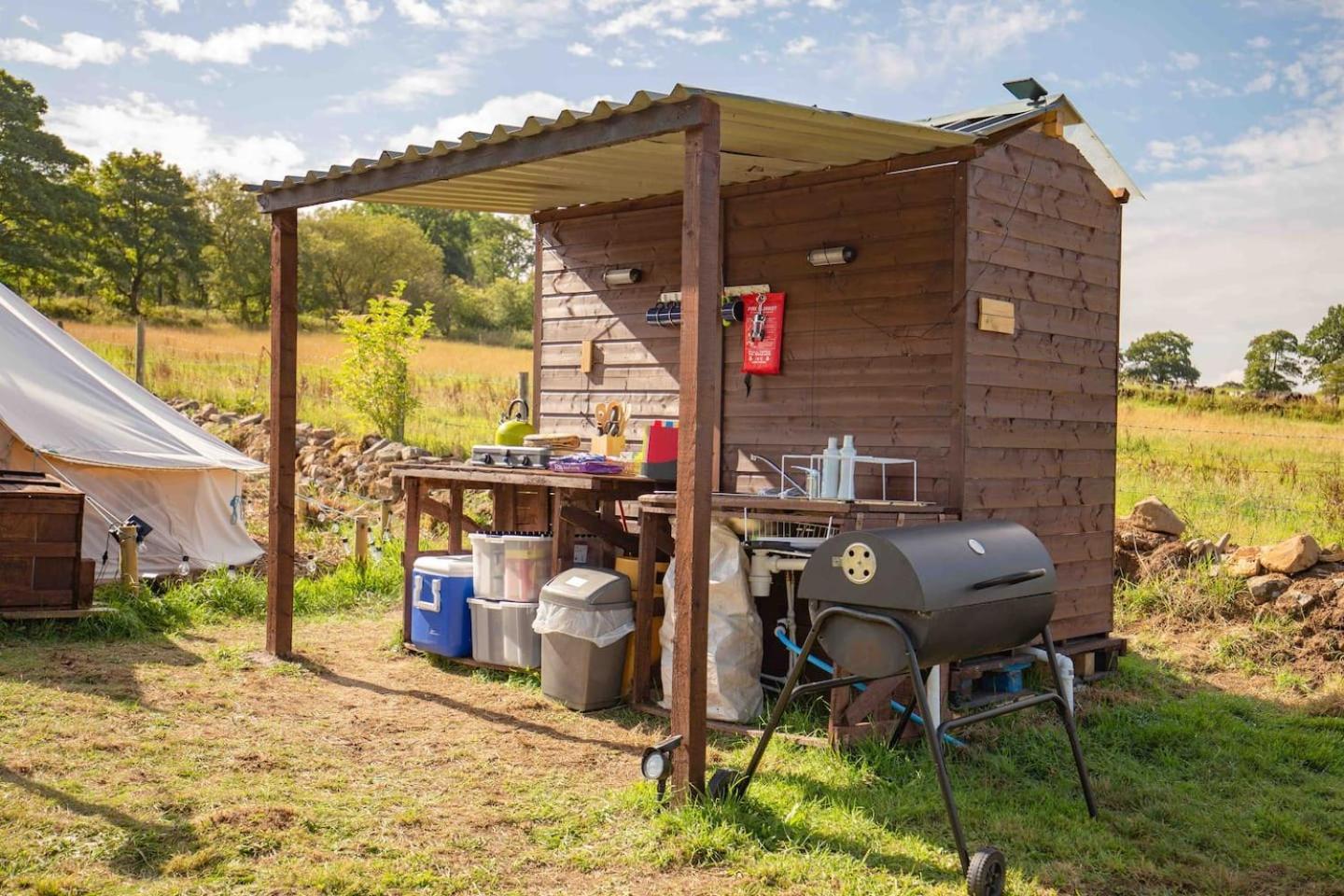 Roaches Retreat Family Glampsite, Rocky Reach Bell Tent With Outdoor Adventures And Campfire Nights Upper Hulme Εξωτερικό φωτογραφία